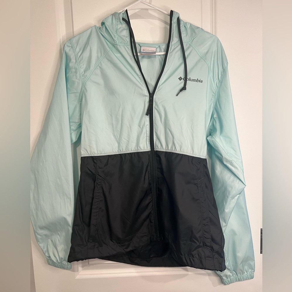 Columbia full zip wind breaker.